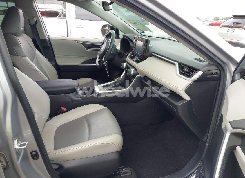 Photo 5 of 2020 Toyota Rav4 XLE PREMIUM (VIN 2T3C1RFV0LW082121)