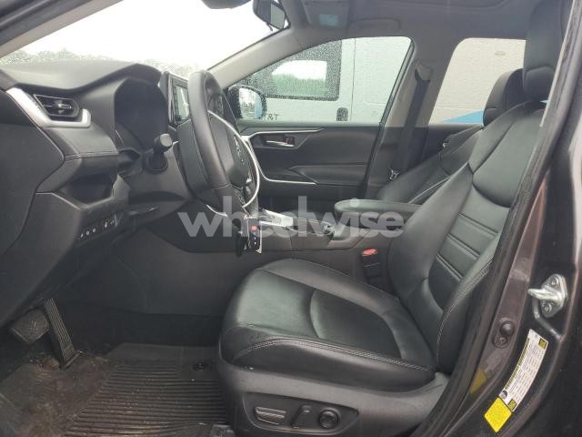 Photo 4 of 2021 TOYOTA RAV4 XLE PREMIUM (VIN 2T3C1RFV0MC106727)