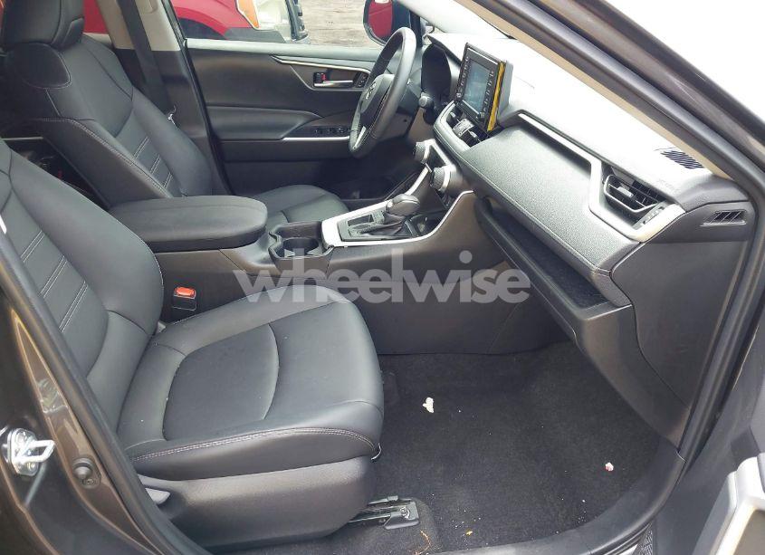 Photo 5 of 2021 Toyota Rav4 XLE PREMIUM (VIN 2T3C1RFV0MC171416)