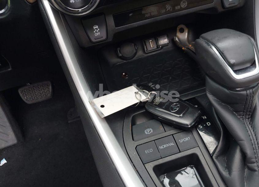 Photo 11 of 2021 Toyota Rav4 XLE PREMIUM (VIN 2T3C1RFV0MW114177)