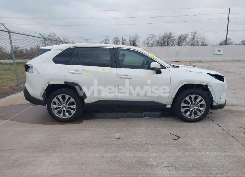 Photo 14 of 2021 Toyota Rav4 XLE PREMIUM (VIN 2T3C1RFV0MW114177)
