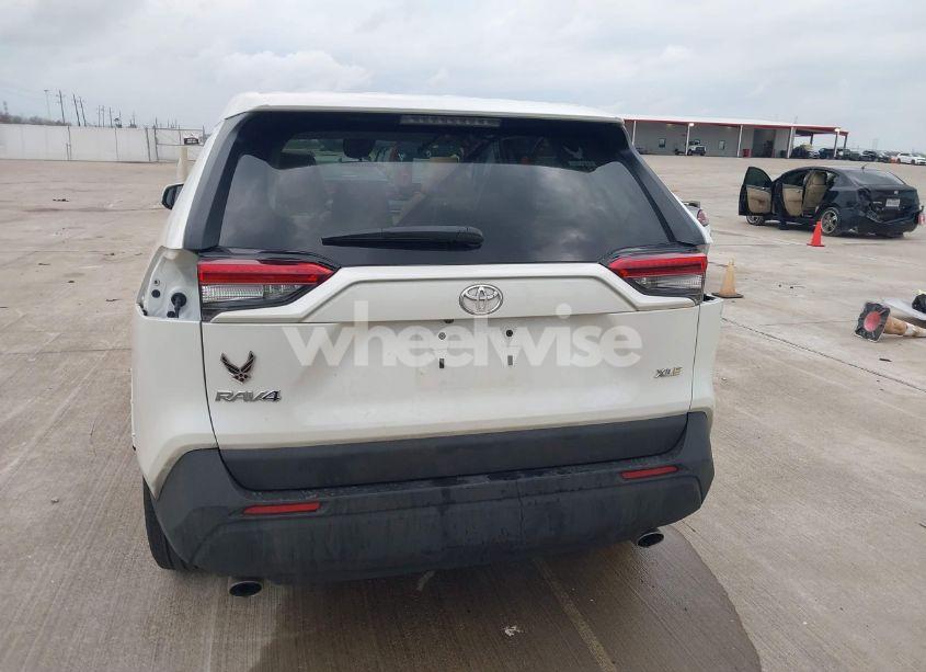 Photo 17 of 2021 Toyota Rav4 XLE PREMIUM (VIN 2T3C1RFV0MW114177)