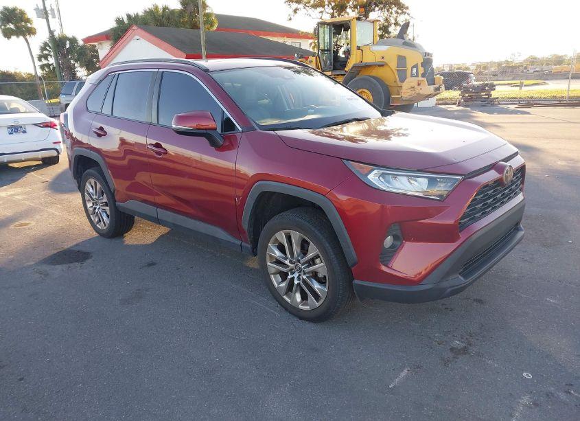 2021 Toyota Rav4 XLE PREMIUM (VIN 2T3C1RFV0MW157417) main photo