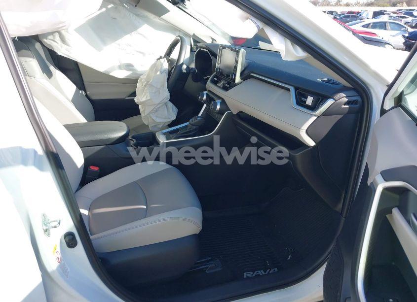 Photo 5 of 2019 Toyota Rav4 XLE PREMIUM (VIN 2T3C1RFV1KW016904)