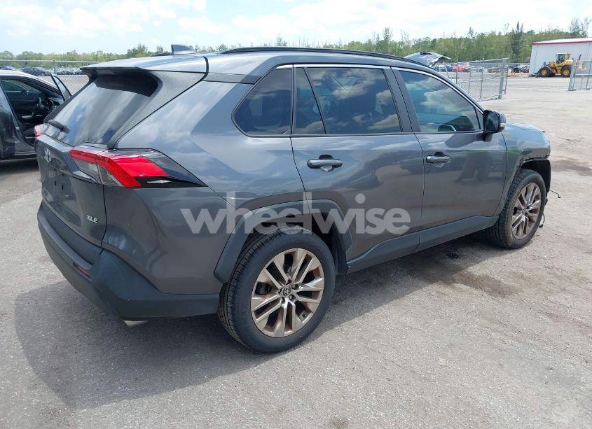 Photo 4 of 2021 Toyota Rav4 XLE PREMIUM (VIN 2T3C1RFV1MC153555)