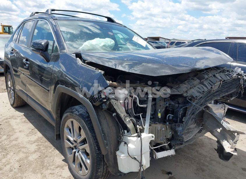 2022 Toyota Rav4 XLE PREMIUM (VIN 2T3C1RFV1NC205266) main photo