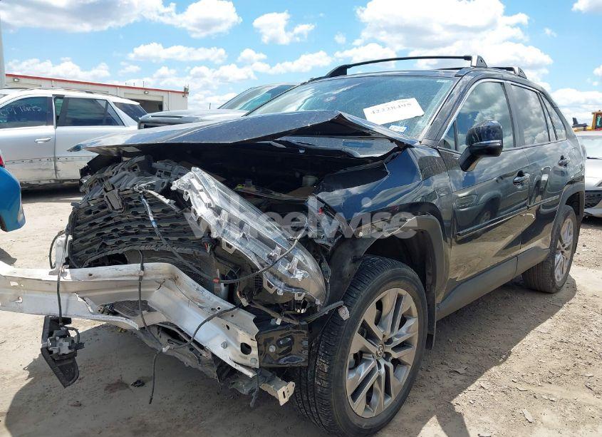 Photo 2 of 2022 Toyota Rav4 XLE PREMIUM (VIN 2T3C1RFV1NC205266)