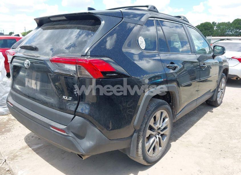 Photo 4 of 2022 Toyota Rav4 XLE PREMIUM (VIN 2T3C1RFV1NC205266)