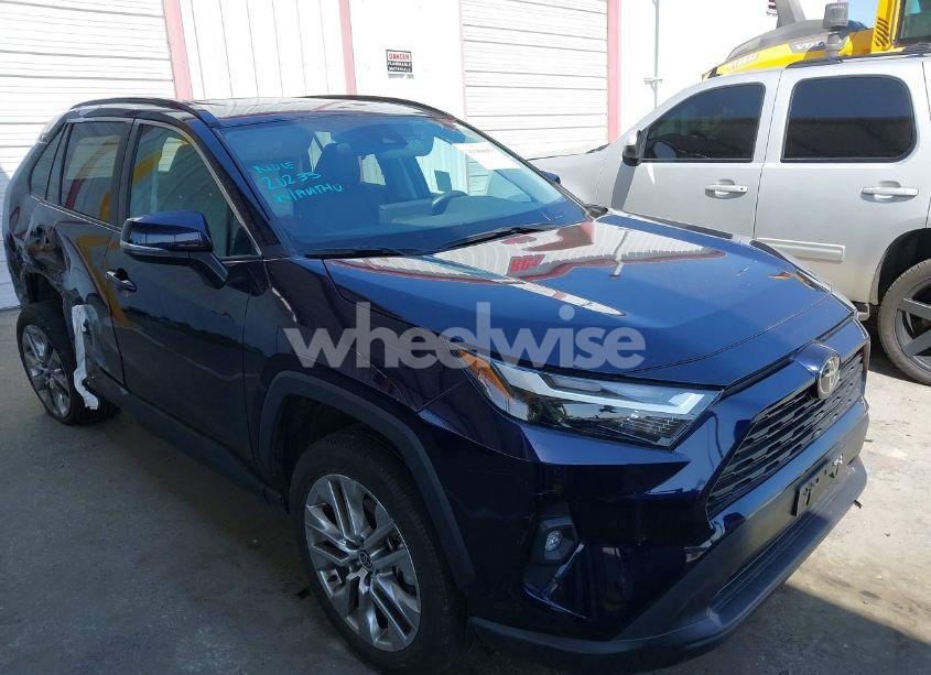 2022 Toyota Rav4 XLE PREMIUM (VIN 2T3C1RFV1NW202494) main photo