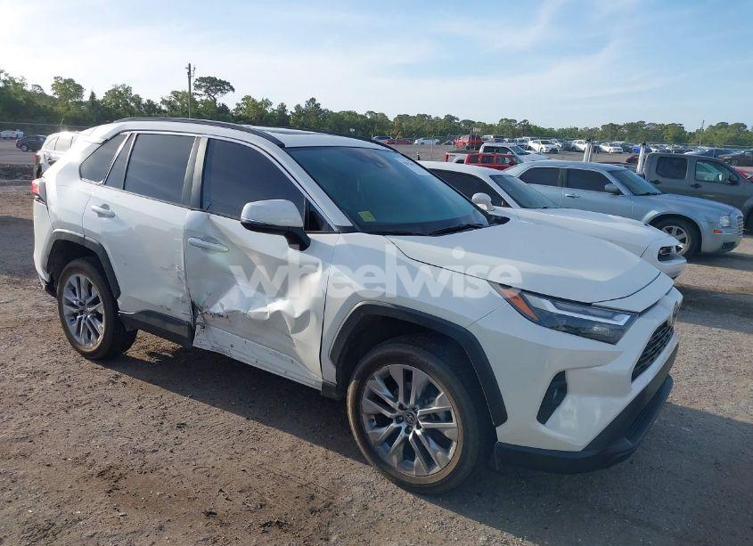 2022 Toyota Rav4 XLE PREMIUM (VIN 2T3C1RFV1NW235608) main photo