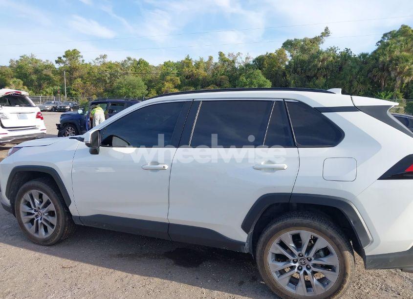 Photo 14 of 2022 Toyota Rav4 XLE PREMIUM (VIN 2T3C1RFV1NW235608)