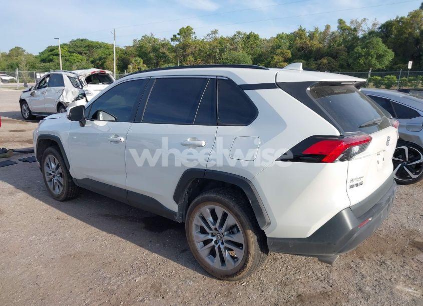 Photo 3 of 2022 Toyota Rav4 XLE PREMIUM (VIN 2T3C1RFV1NW235608)