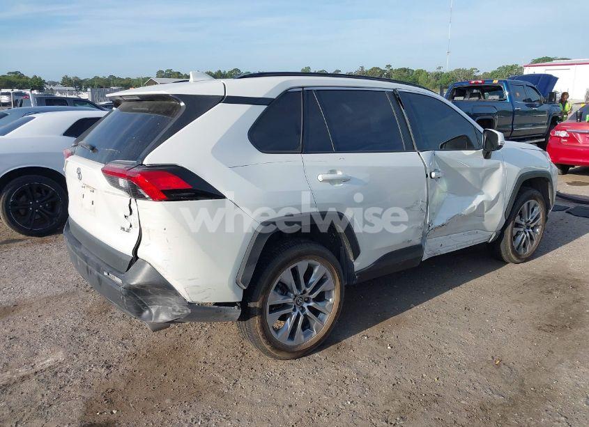 Photo 4 of 2022 Toyota Rav4 XLE PREMIUM (VIN 2T3C1RFV1NW235608)