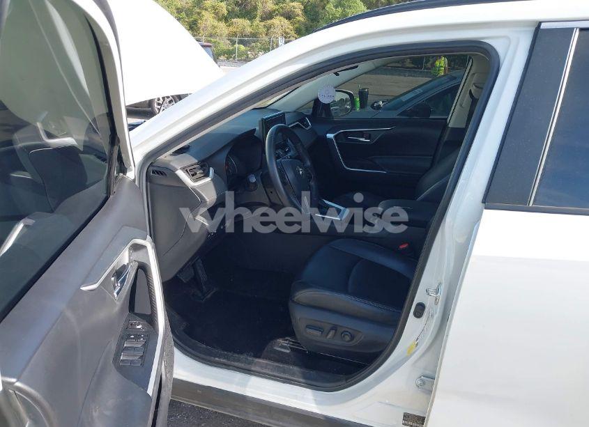 Photo 5 of 2022 Toyota Rav4 XLE PREMIUM (VIN 2T3C1RFV1NW235608)