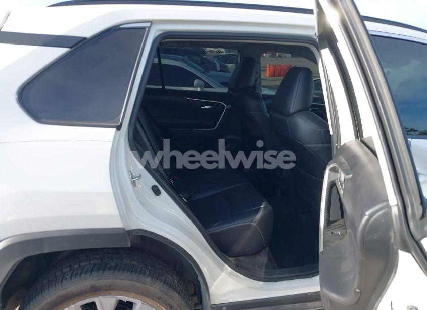 Photo 8 of 2022 Toyota Rav4 XLE PREMIUM (VIN 2T3C1RFV1NW235608)