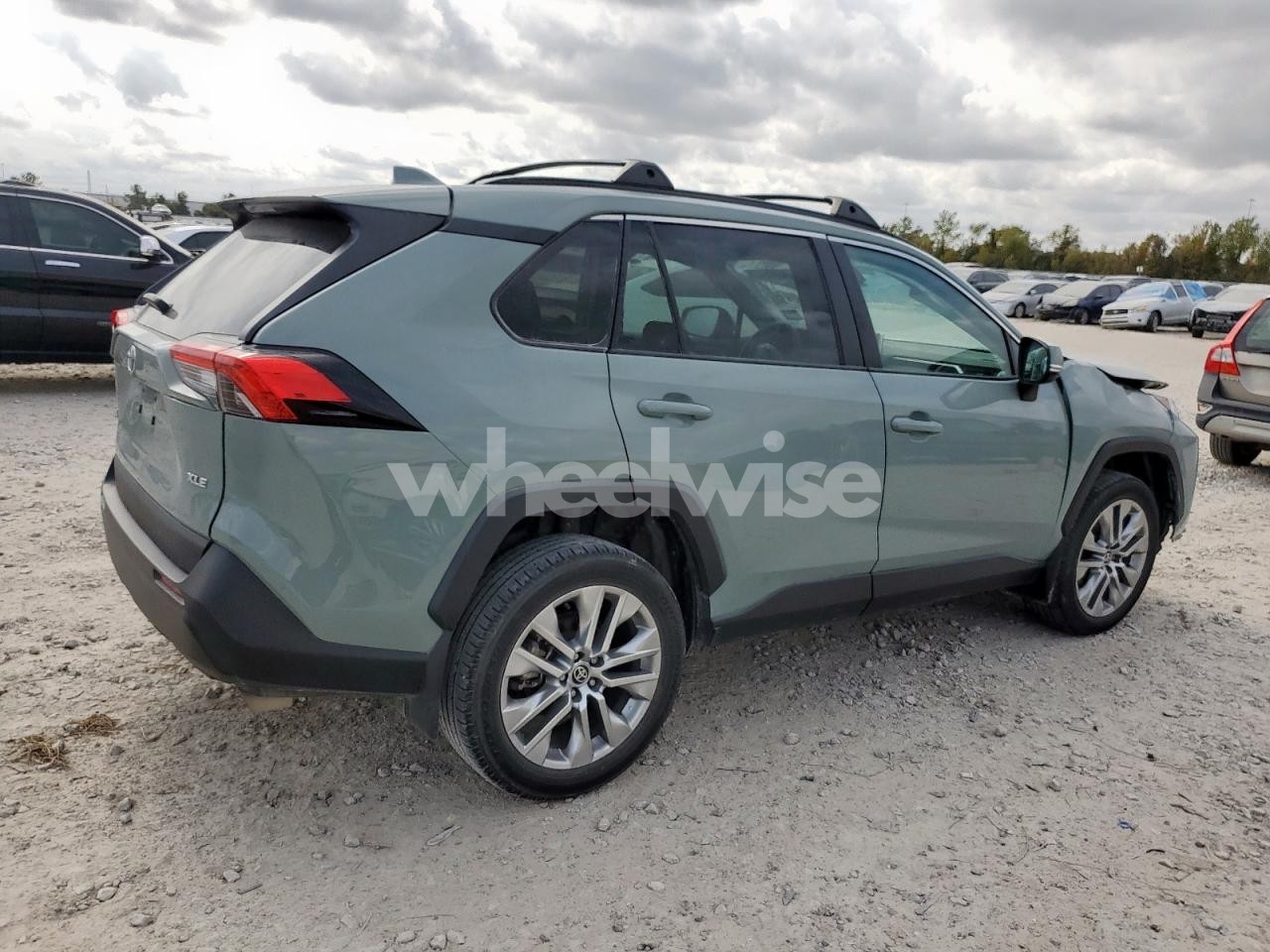 Photo 3 of 2023 TOYOTA RAV4 XLE PREMIUM (VIN 2T3C1RFV1PW290434)