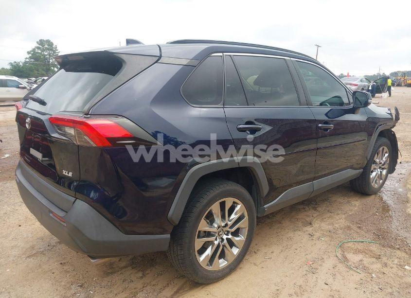 Photo 4 of 2020 Toyota Rav4 XLE PREMIUM (VIN 2T3C1RFV2LC041474)