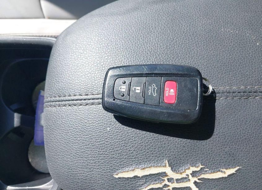 Photo 11 of 2021 Toyota Rav4 XLE PREMIUM (VIN 2T3C1RFV2MC095990)