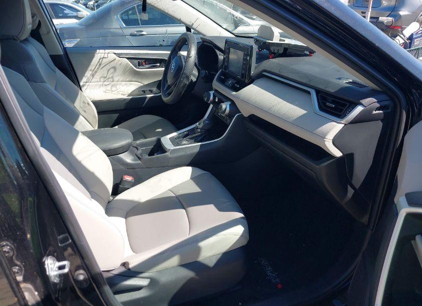 Photo 5 of 2021 Toyota Rav4 XLE PREMIUM (VIN 2T3C1RFV2MC095990)