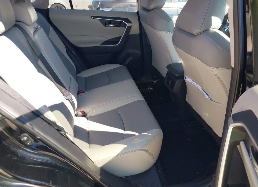 Photo 8 of 2021 Toyota Rav4 XLE PREMIUM (VIN 2T3C1RFV2MC095990)