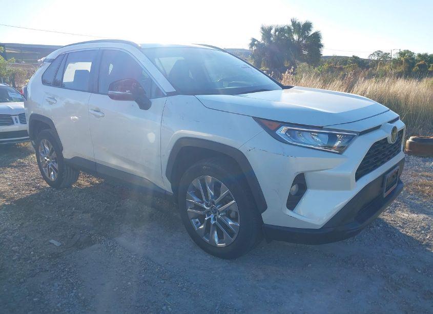 2021 Toyota Rav4 XLE PREMIUM (VIN 2T3C1RFV2MW112799) main photo