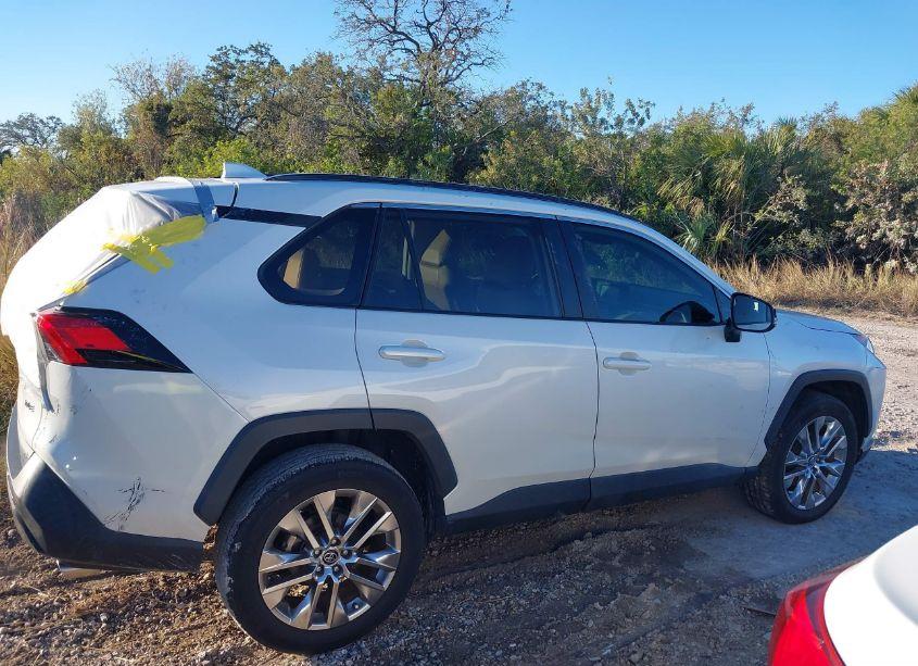 Photo 13 of 2021 Toyota Rav4 XLE PREMIUM (VIN 2T3C1RFV2MW112799)