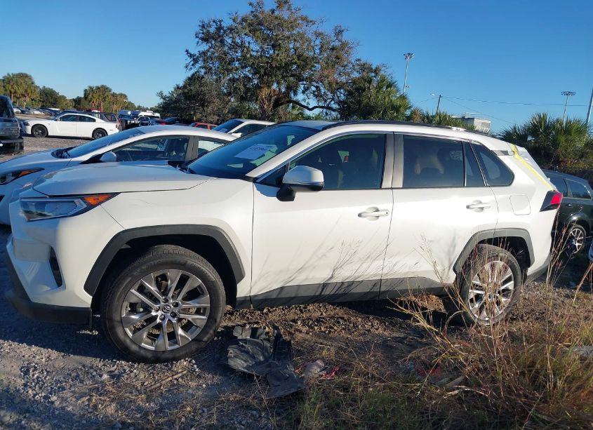 Photo 14 of 2021 Toyota Rav4 XLE PREMIUM (VIN 2T3C1RFV2MW112799)