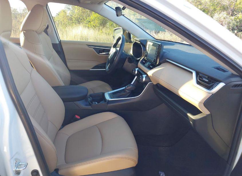 Photo 5 of 2021 Toyota Rav4 XLE PREMIUM (VIN 2T3C1RFV2MW112799)