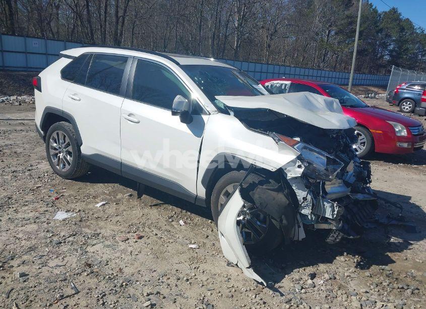 2021 Toyota Rav4 XLE PREMIUM (VIN 2T3C1RFV2MW130185) main photo