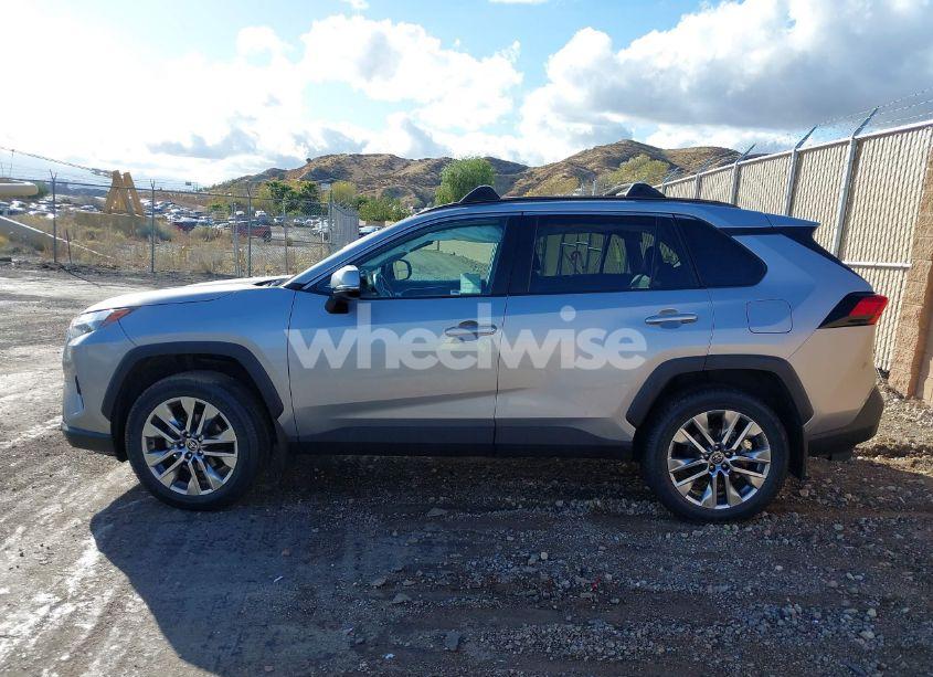 Photo 13 of 2022 Toyota Rav4 XLE PREMIUM (VIN 2T3C1RFV2NC177879)