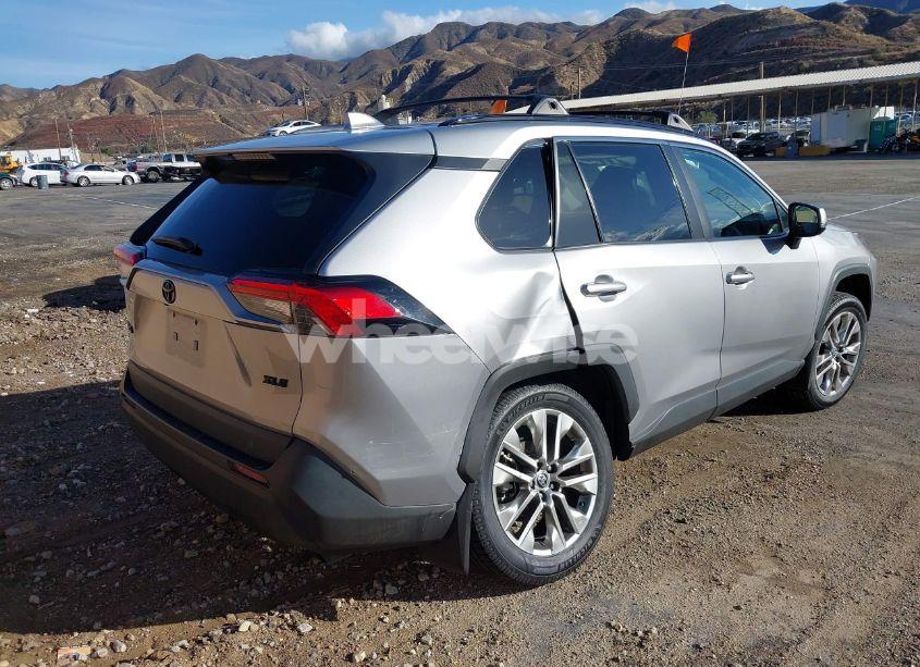 Photo 4 of 2022 Toyota Rav4 XLE PREMIUM (VIN 2T3C1RFV2NC177879)