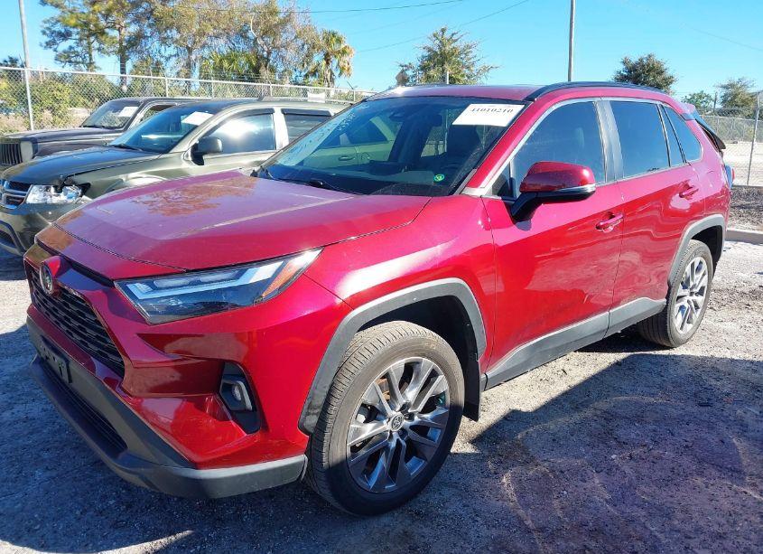 Photo 2 of 2022 Toyota Rav4 XLE PREMIUM (VIN 2T3C1RFV2NW201533)