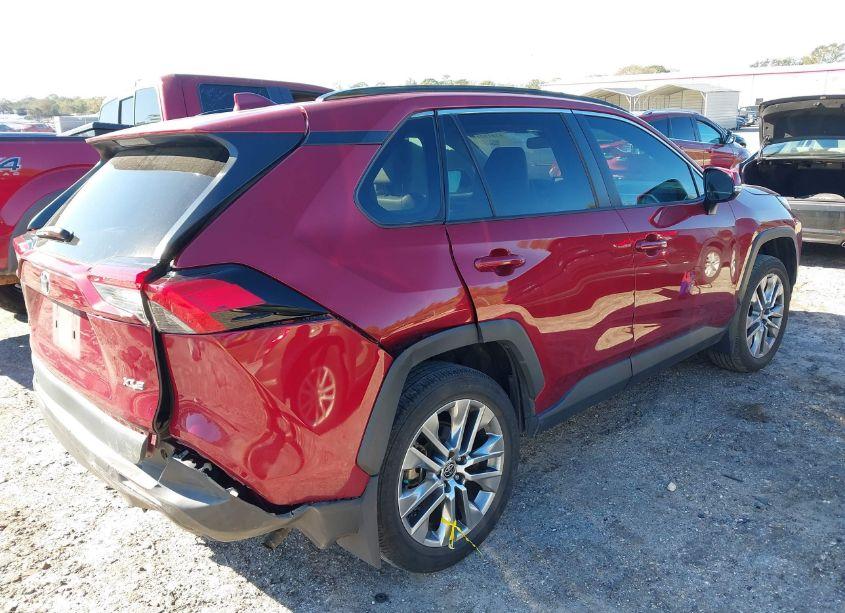 Photo 4 of 2022 Toyota Rav4 XLE PREMIUM (VIN 2T3C1RFV2NW201533)