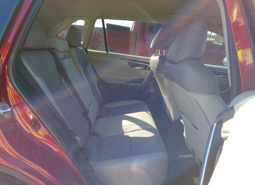 Photo 8 of 2022 Toyota Rav4 XLE PREMIUM (VIN 2T3C1RFV2NW201533)