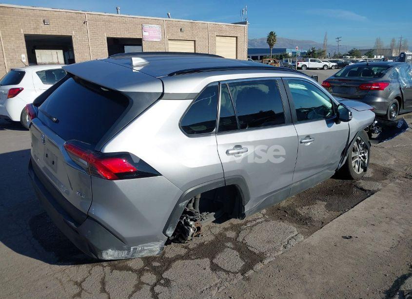 Photo 4 of 2023 Toyota Rav4 XLE PREMIUM (VIN 2T3C1RFV2PC231698)