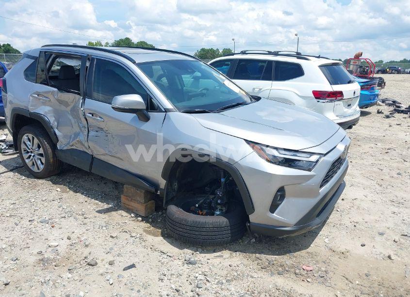 2024 Toyota Rav4 XLE PREMIUM (VIN 2T3C1RFV2RC265742) main photo