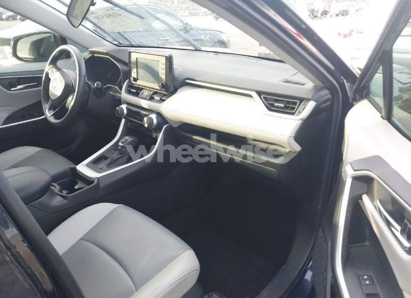Photo 5 of 2020 Toyota Rav4 XLE PREMIUM (VIN 2T3C1RFV3LC074046)
