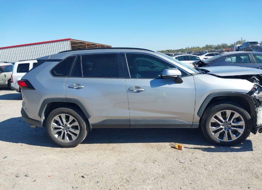 Photo 13 of 2020 Toyota Rav4 XLE PREMIUM (VIN 2T3C1RFV3LW070271)
