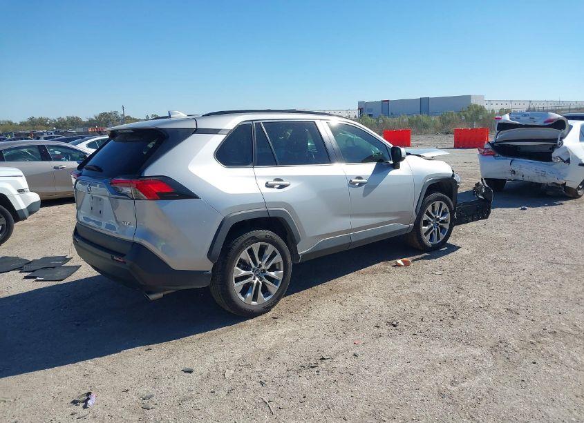 Photo 4 of 2020 Toyota Rav4 XLE PREMIUM (VIN 2T3C1RFV3LW070271)