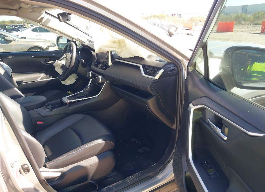 Photo 5 of 2020 Toyota Rav4 XLE PREMIUM (VIN 2T3C1RFV3LW070271)