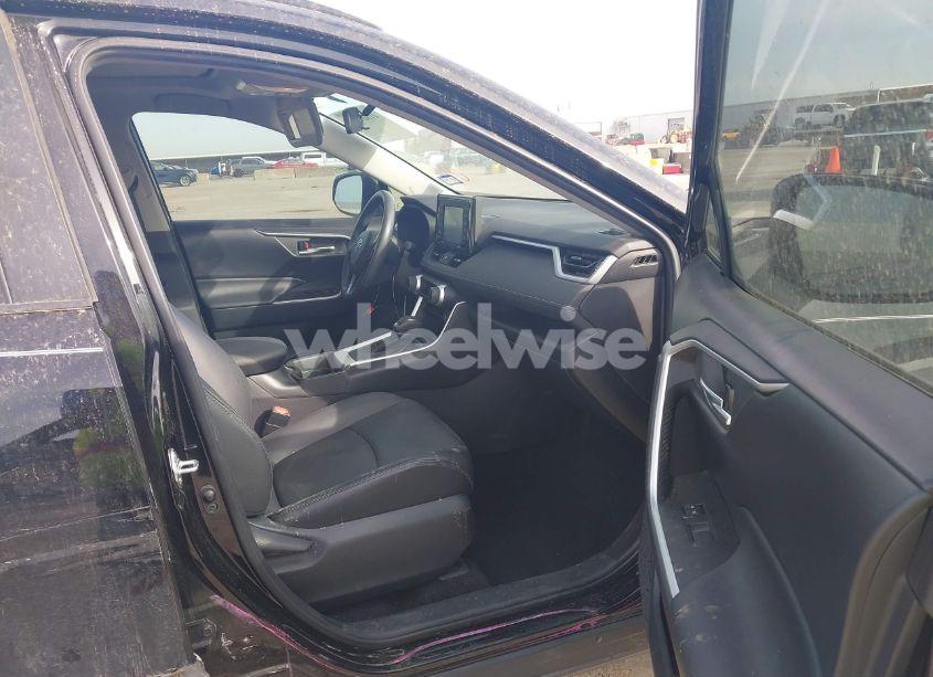 Photo 5 of 2020 Toyota Rav4 XLE PREMIUM (VIN 2T3C1RFV3LW099771)