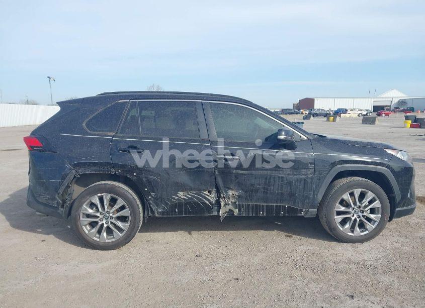 Photo 6 of 2020 Toyota Rav4 XLE PREMIUM (VIN 2T3C1RFV3LW099771)