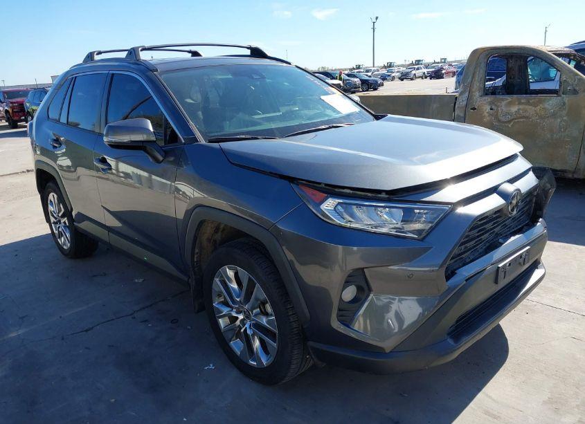 2021 Toyota Rav4 XLE PREMIUM (VIN 2T3C1RFV3MC139608) main photo