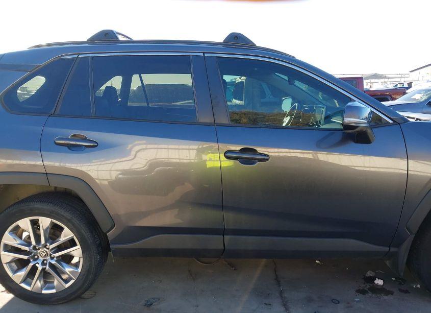 Photo 13 of 2021 Toyota Rav4 XLE PREMIUM (VIN 2T3C1RFV3MC139608)