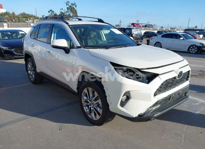 2021 Toyota Rav4 XLE PREMIUM (VIN 2T3C1RFV3MW158285) main photo