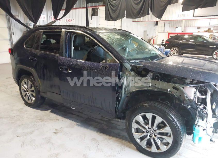 2021 Toyota Rav4 XLE PREMIUM (VIN 2T3C1RFV3MW185034) main photo