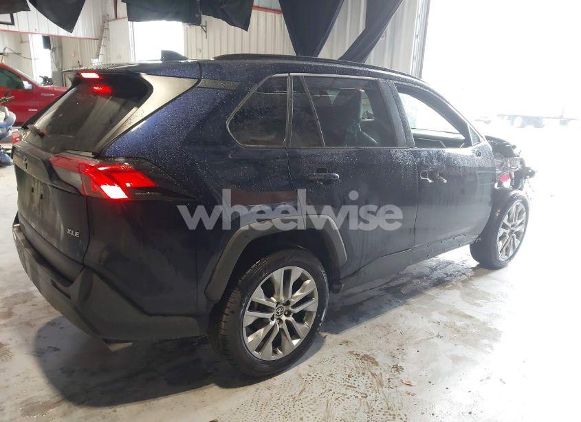 Photo 4 of 2021 Toyota Rav4 XLE PREMIUM (VIN 2T3C1RFV3MW185034)