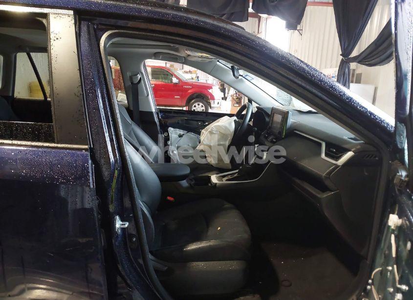 Photo 5 of 2021 Toyota Rav4 XLE PREMIUM (VIN 2T3C1RFV3MW185034)