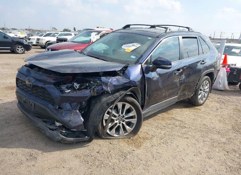 Photo 2 of 2024 Toyota Rav4 XLE PREMIUM (VIN 2T3C1RFV3RW301596)