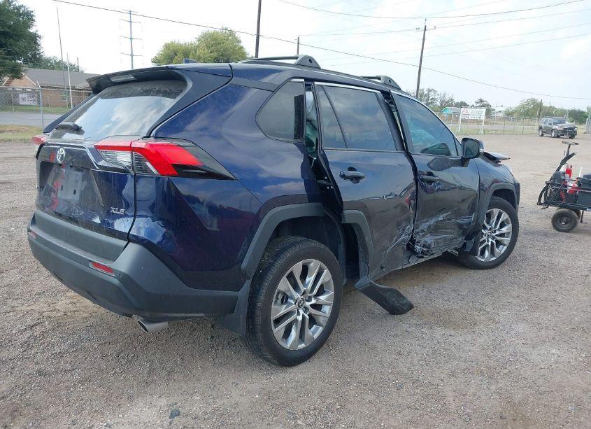 Photo 4 of 2024 Toyota Rav4 XLE PREMIUM (VIN 2T3C1RFV3RW301596)